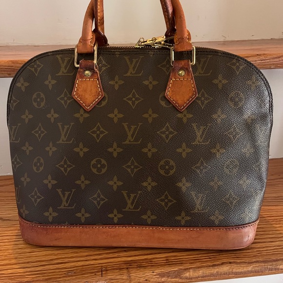 Louis Vuitton Alma PM Handbag Monogram - Picture 2 of 15